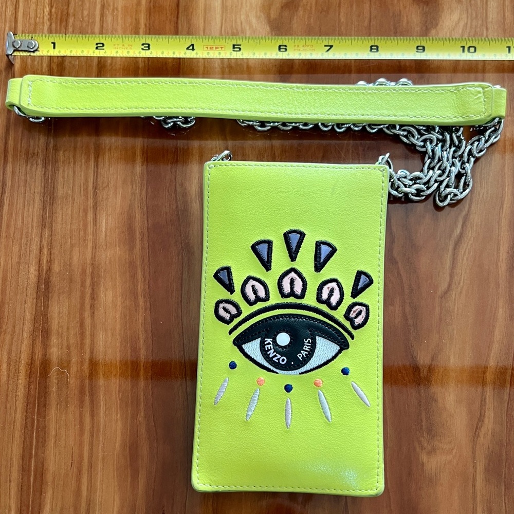 Gorgeous Kenzo Paris crossbody phone case. Perfect for phone & license/cc